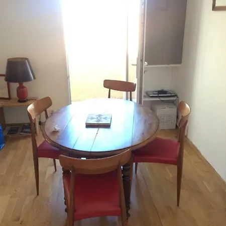 Apartment 11 Rue Jean Robert Pinet